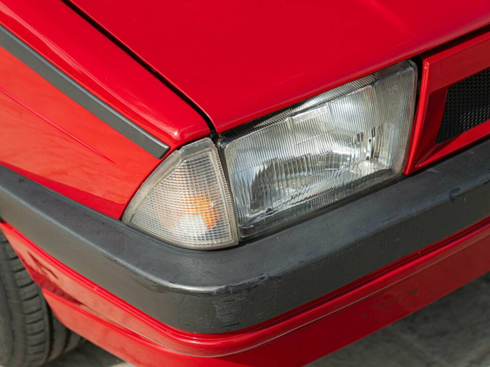 Immagine 16/45 di Alfa Romeo 75 1.6 (1991)