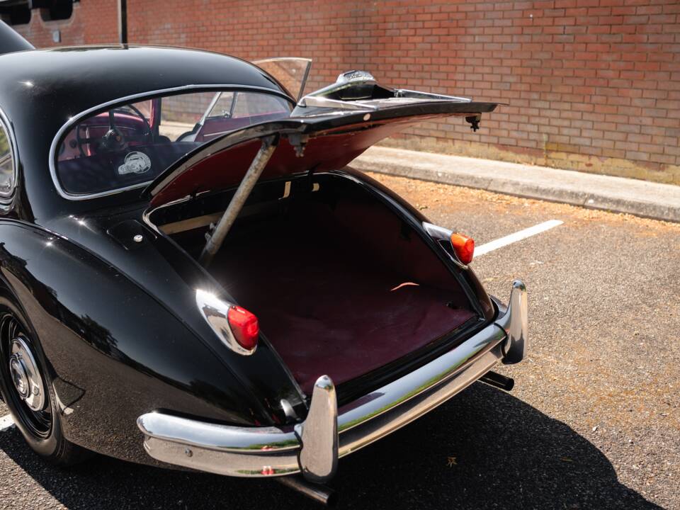 Image 18/21 of Jaguar XK 150 SE FHC (1958)