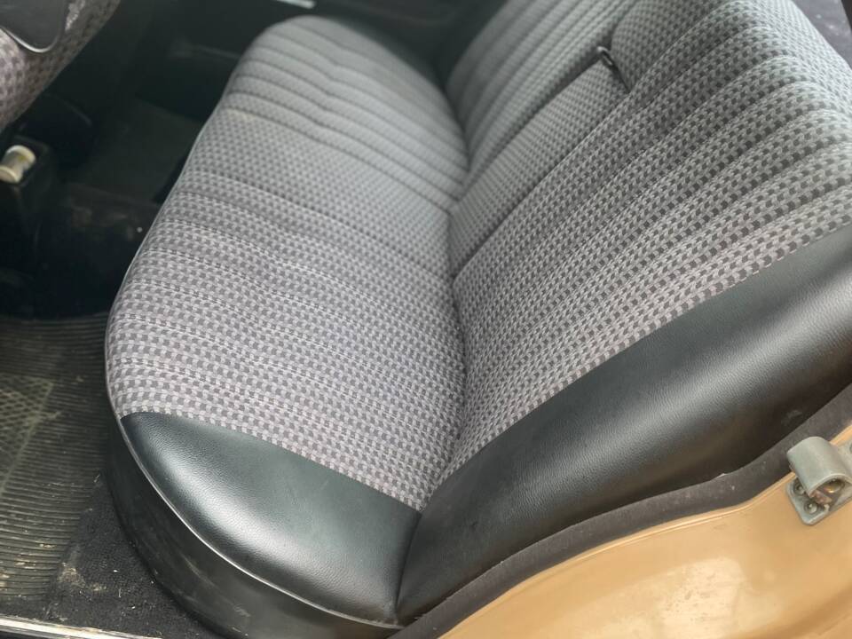 Bild 15/52 von Mercedes-Benz 280 (1976)