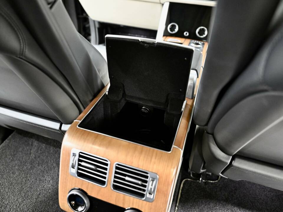 Bild 47/50 von Land Rover Range Rover Autobiography SDV8 (2018)