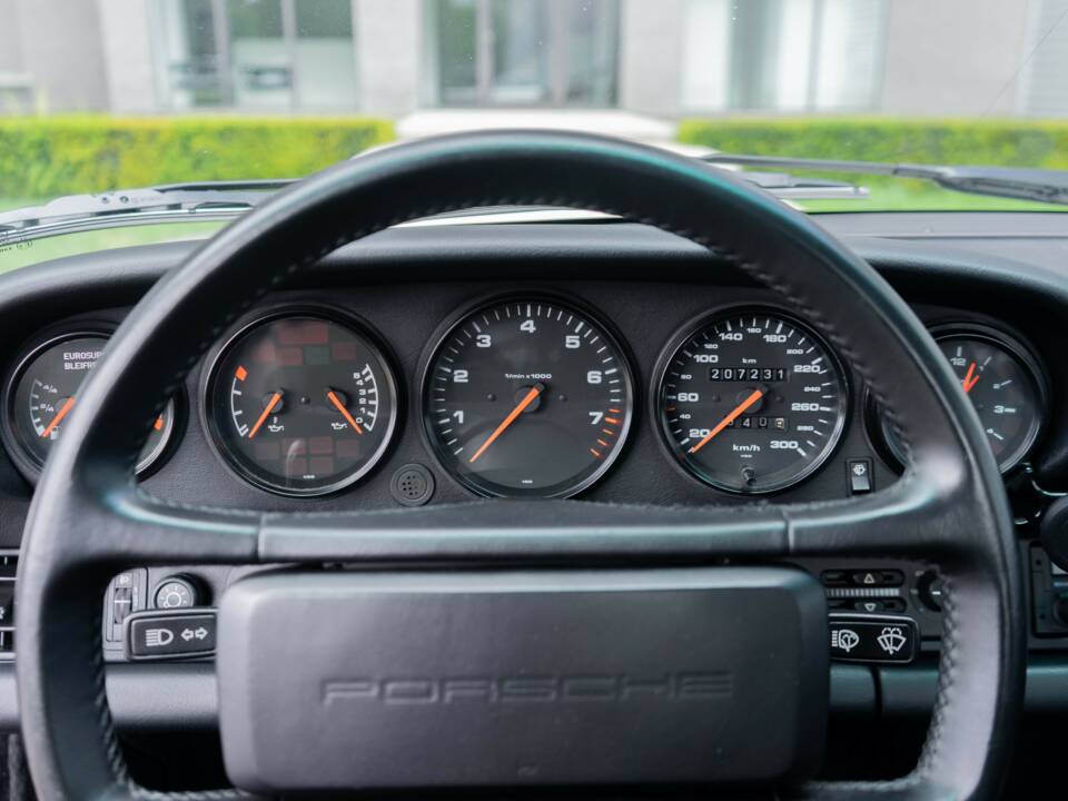 Bild 27/31 von Porsche 911 Carrera 4 (1990)