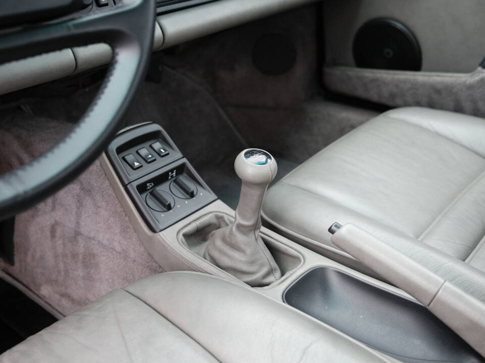 Image 60/97 of Porsche 911 Carrera 4 (1991)