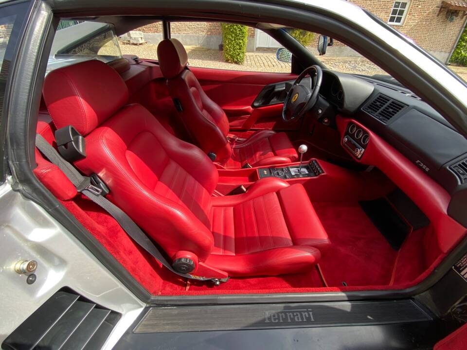 Bild 25/42 von Ferrari F 355 Berlinetta (1995)