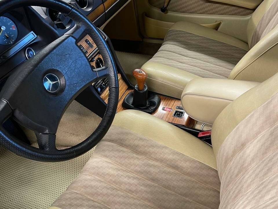 Afbeelding 10/12 van Mercedes-Benz 280 E (1982)