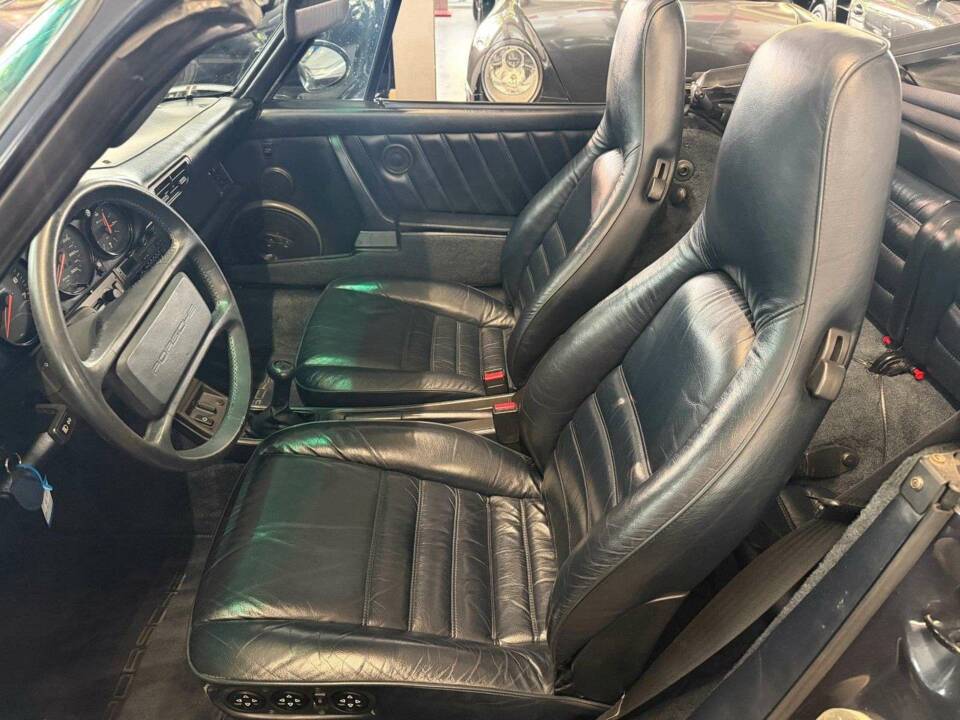 Immagine 38/40 di Porsche 911 Carrera 4 (1990)