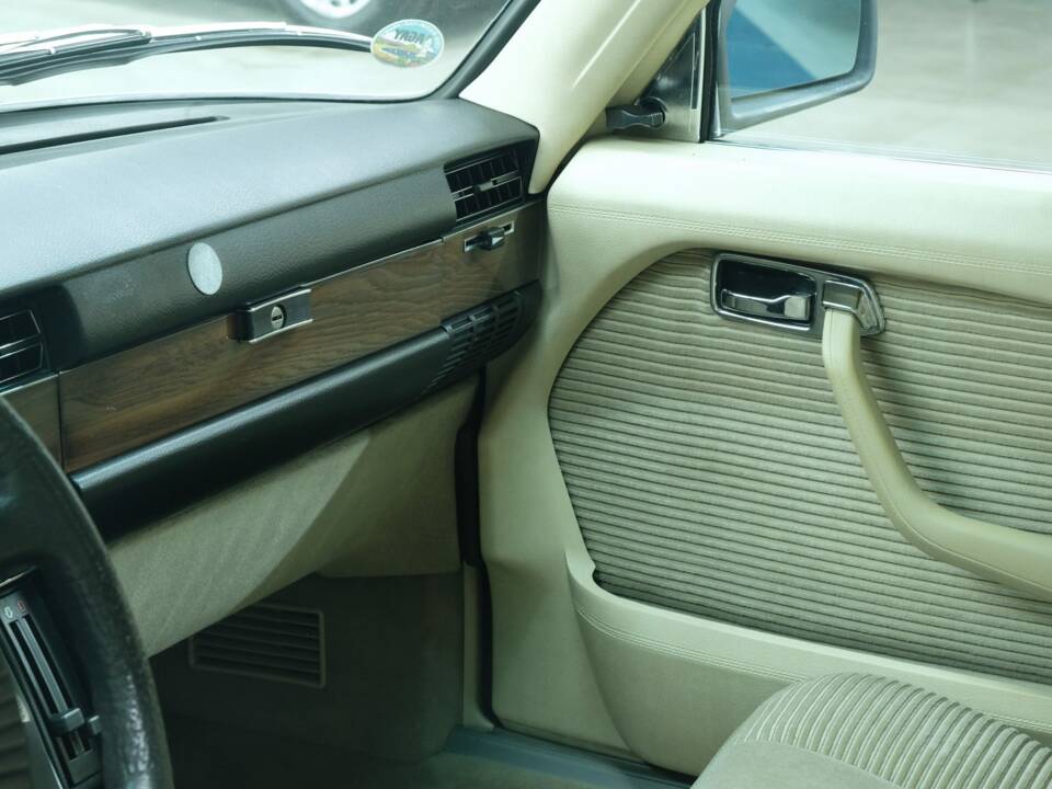 Image 25/50 de Mercedes-Benz 450 SEL 6,9 (1975)