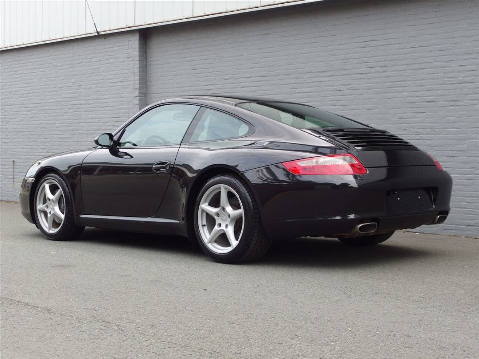 Image 3/74 of Porsche 911 Carrera (2005)