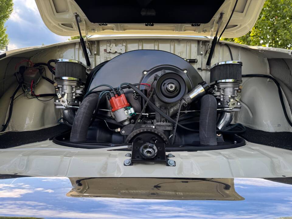 Image 22/30 of Volkswagen Karmann Ghia 1600 (1973)