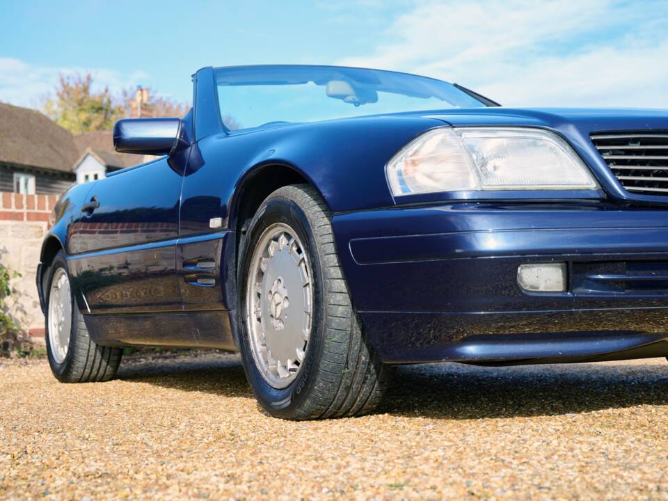 Image 7/50 of Mercedes-Benz SL 280 (1996)