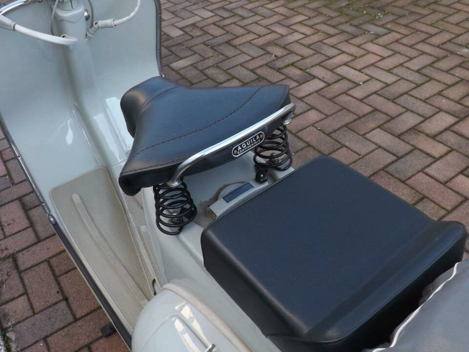 Immagine 14/50 di Piaggio Vespa 125 (1955)
