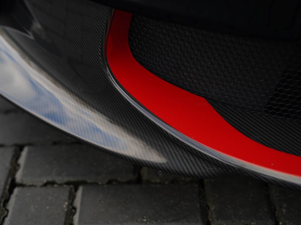 Image 29/50 of Aston Martin Vanquish S Volante (2018)