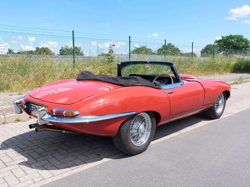 Image 44/80 of Jaguar E-Type 4.2 (1966)