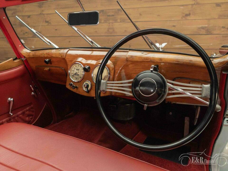 Immagine 2/19 di Triumph 2000 Roadster (1949)