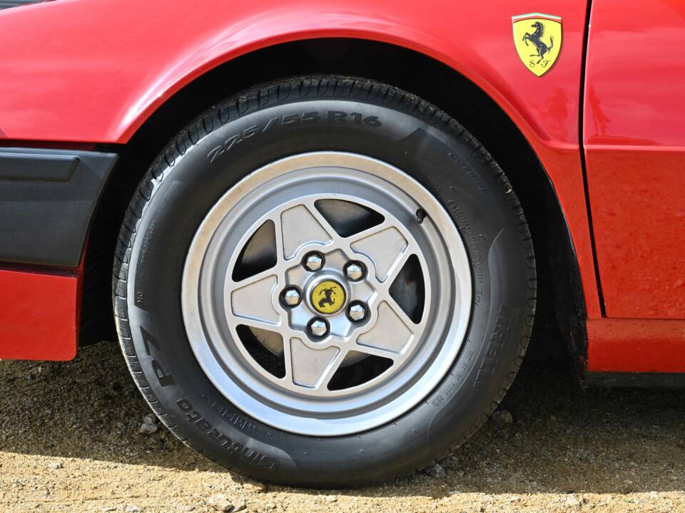 Image 23/50 of Ferrari Mondial 8 (1981)