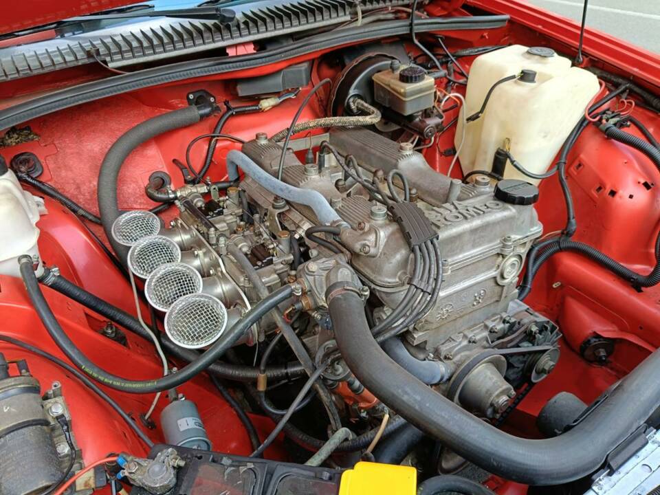 Image 37/42 of Alfa Romeo 75 1.8 (1991)