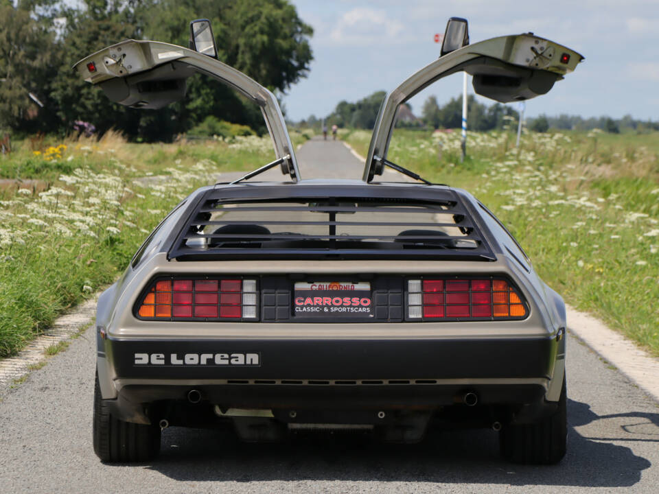 Image 28/32 of DeLorean DMC-12 (1981)