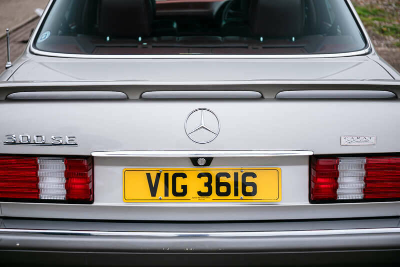 Image 37/50 of Mercedes-Benz 300 SE (1990)