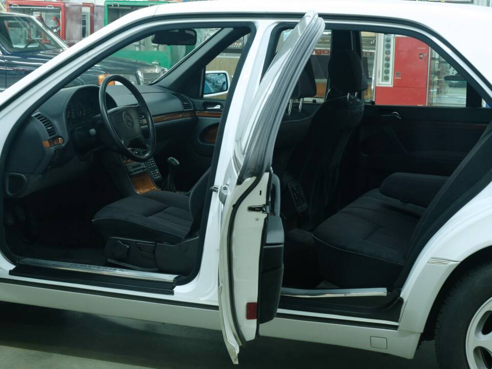 Bild 47/50 von Mercedes-Benz 300 SE (1992)