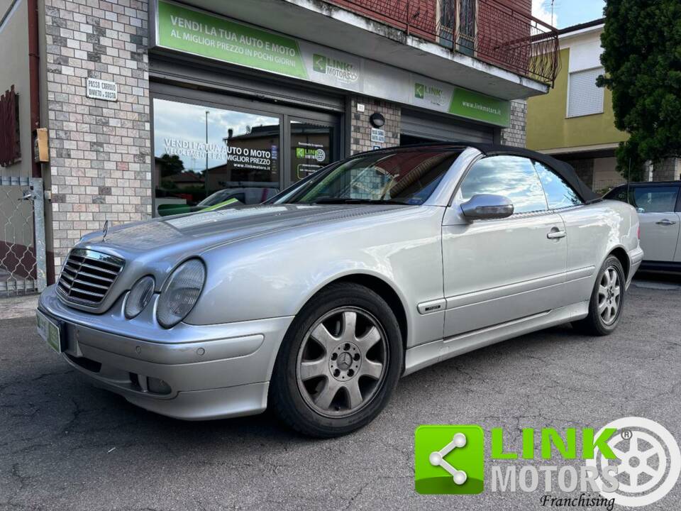 Immagine 2/10 di Mercedes-Benz CLK 320 (2000)