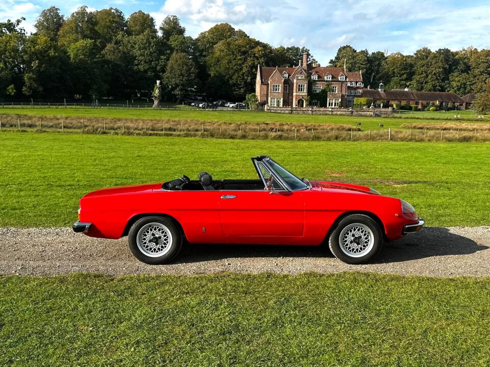 Imagen 5/50 de Alfa Romeo 1750 Spider (1971)