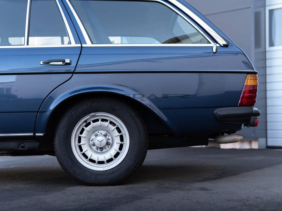 Bild 13/36 von Mercedes-Benz 280 TE (1981)