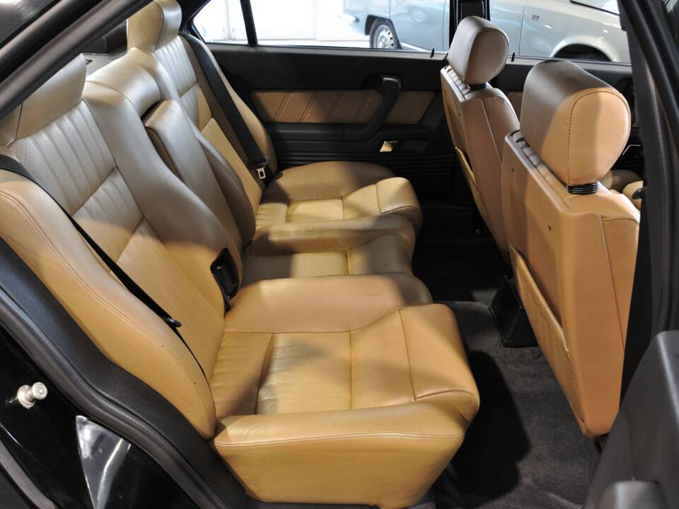 Image 23/33 of Alfa Romeo 164 3.0 24V Q4 (1996)