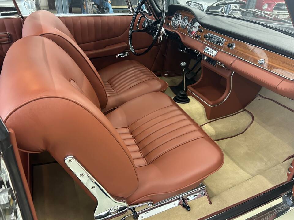 Image 16/37 of BMW 3200 CS (1964)