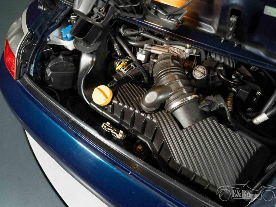 Image 17/19 of Porsche 911 Carrera 4 (1999)