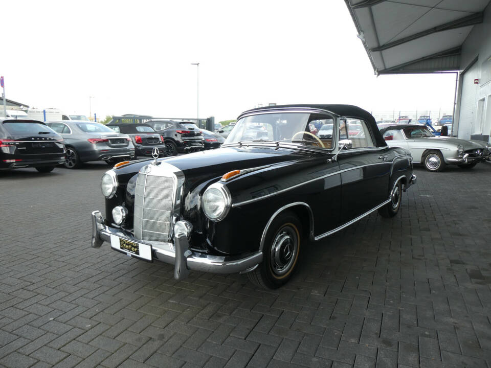 Imagen 3/24 de Mercedes-Benz 220 SE Cabriolet (1959)