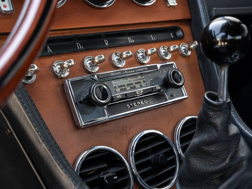 Image 44/69 of Ferrari 365 GT 2+2 (1969)