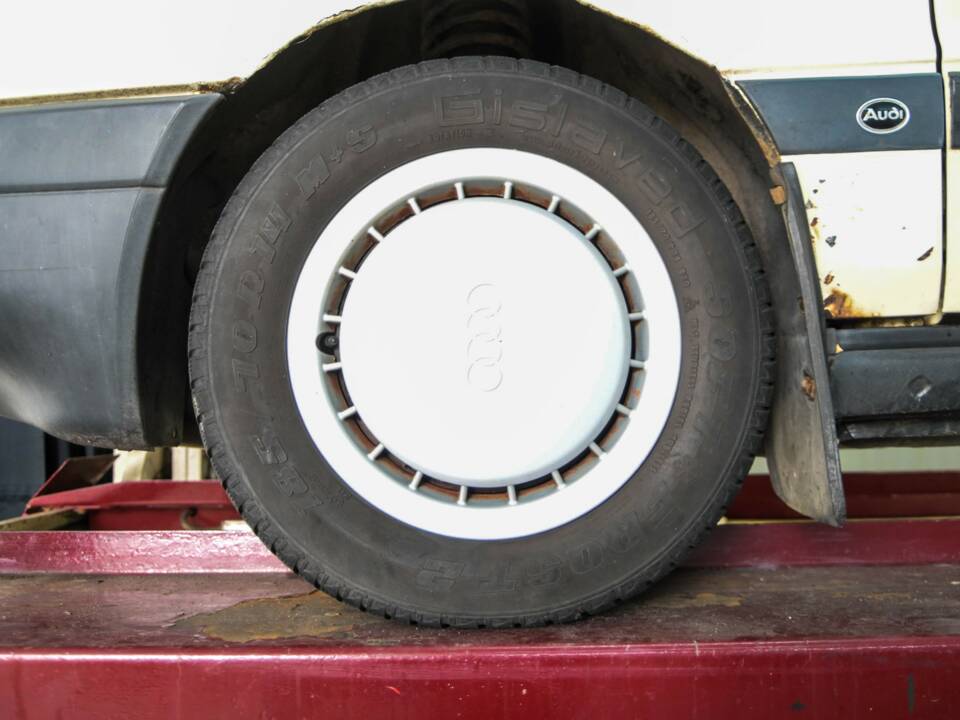 Immagine 43/50 di Audi 80 quattro  -  1.8S (1987)