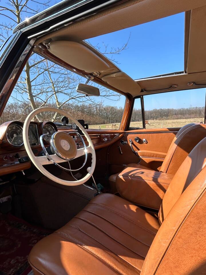 Afbeelding 6/11 van Mercedes-Benz 250 SE (1966)