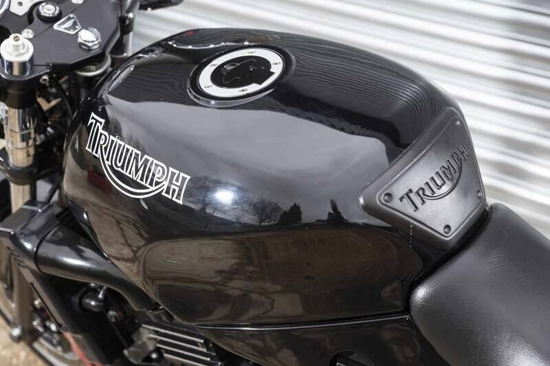 Image 22/37 of Triumph Speed Triple (1995)