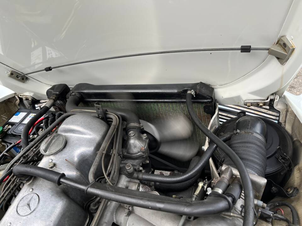 Image 66/100 of Mercedes-Benz 280 SL (1970)