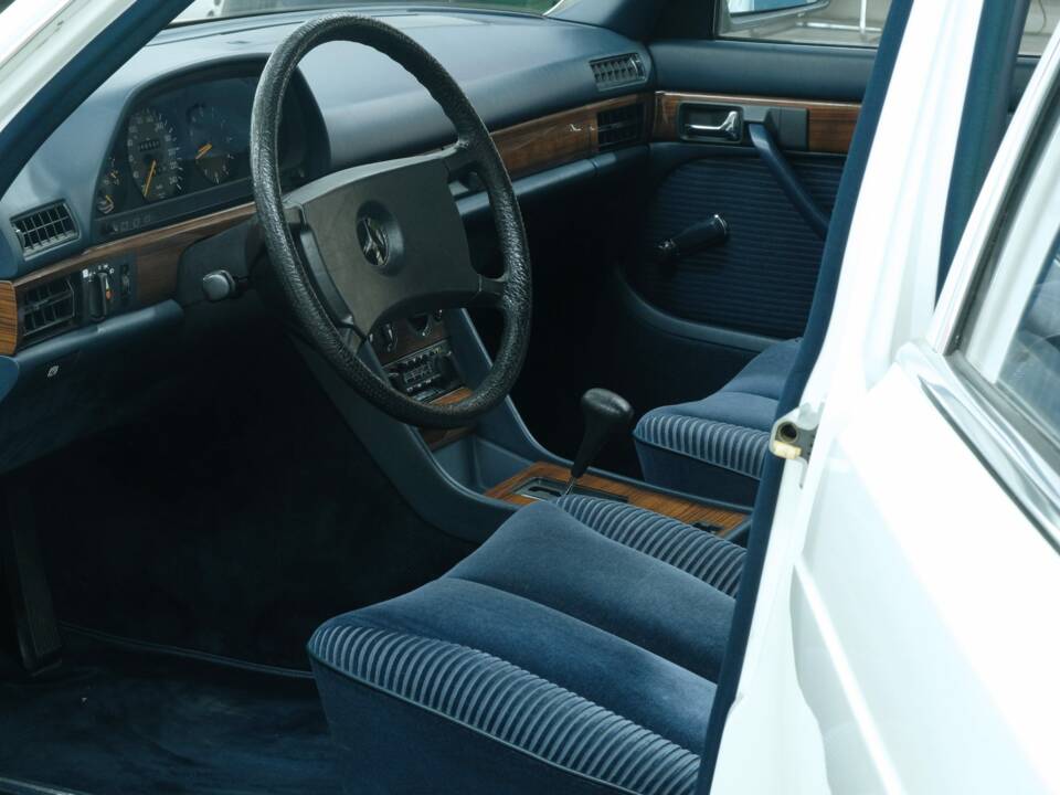 Bild 46/50 von Mercedes-Benz 280 S (1981)