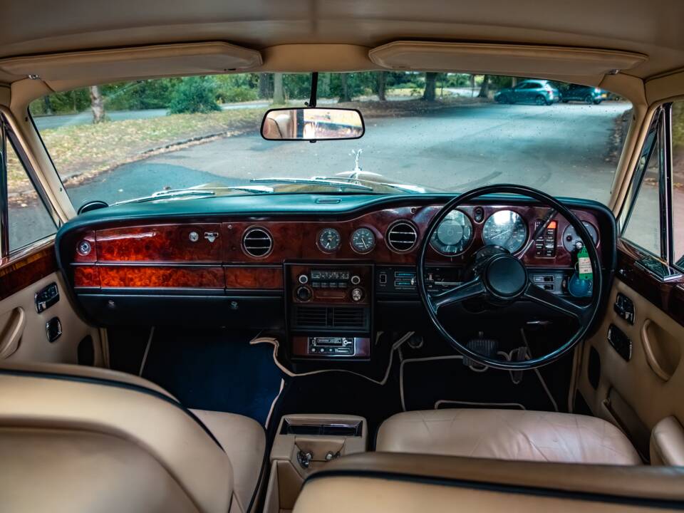 Image 16/36 de Rolls-Royce Silver Shadow II (1980)