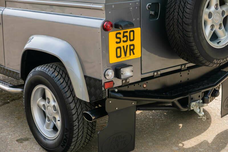 Image 41/50 of Land Rover Defender 90 "50th Anniversary" (1998)