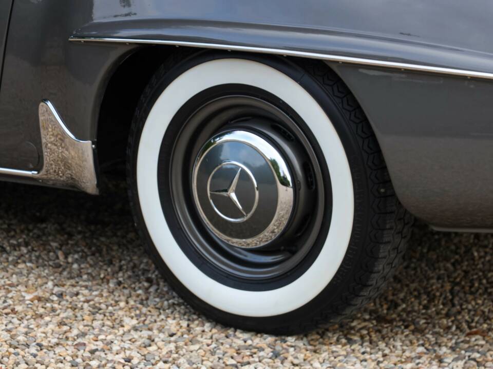 Image 45/50 of Mercedes-Benz 190 SL (1960)