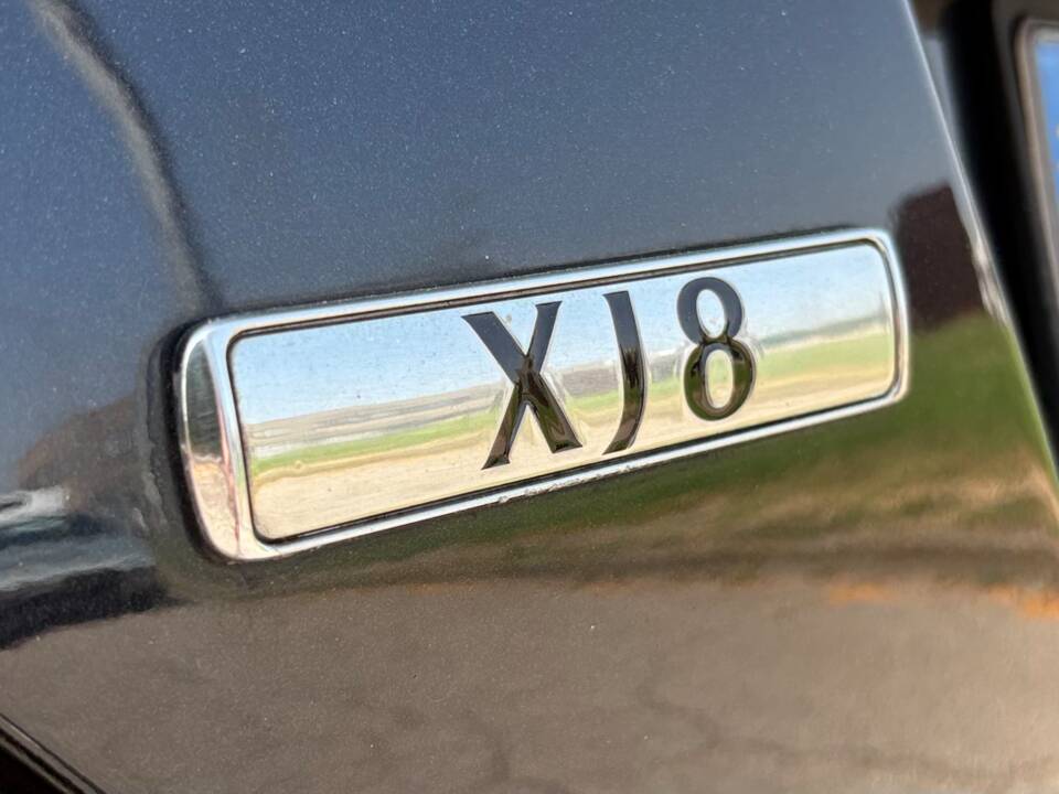 Image 9/9 of Jaguar XJ 8 4.2 (2003)