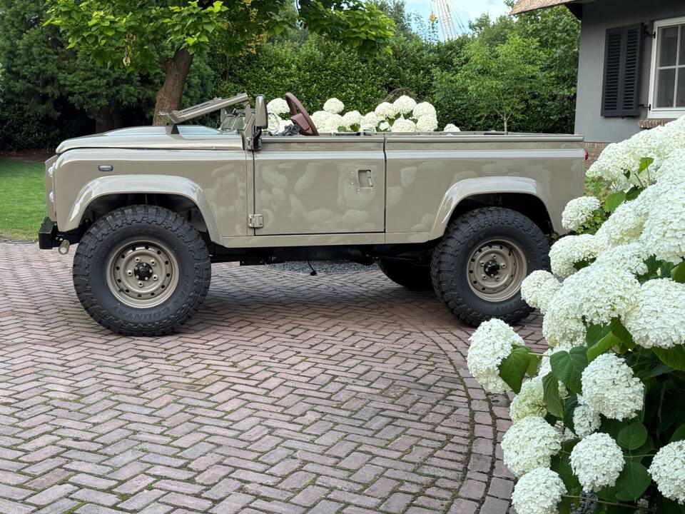 Bild 24/44 von Land Rover Defender 90 Td5 (1999)