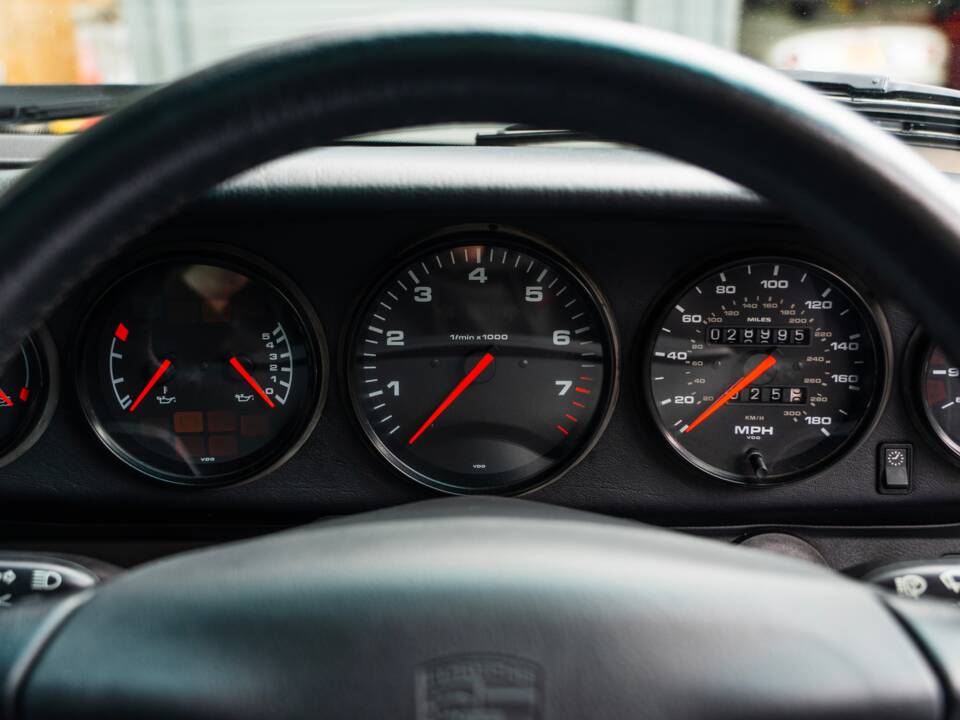 Image 39/60 of Porsche 911 Targa (1996)