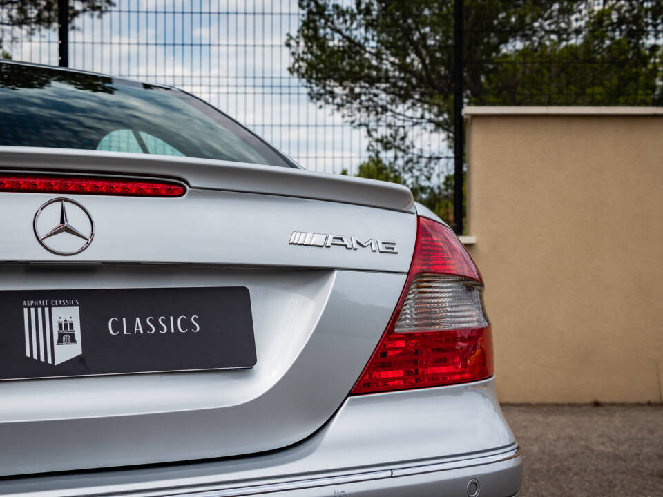 Image 26/50 of Mercedes-Benz CLK 63 AMG (2007)