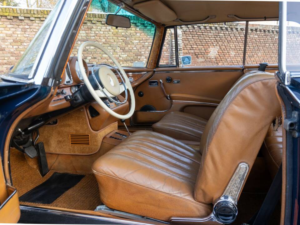 Bild 23/50 von Mercedes-Benz 280 SE 3,5 (1970)