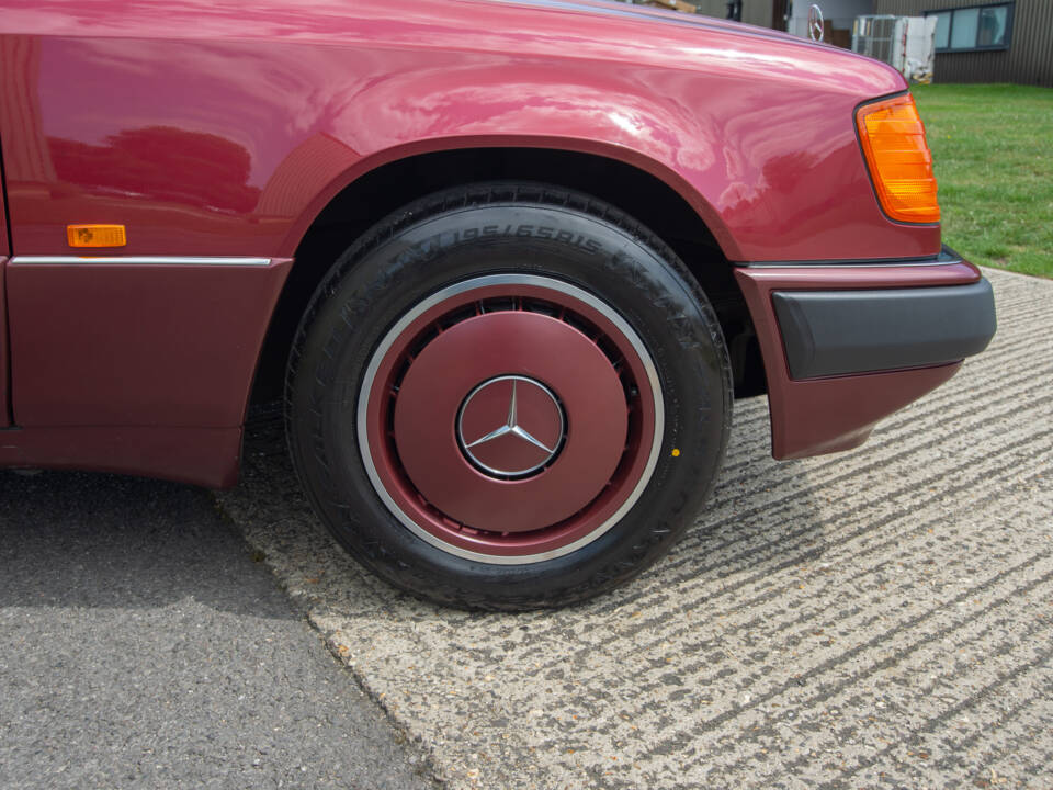Bild 23/23 von Mercedes-Benz 200 E-16 (1993)