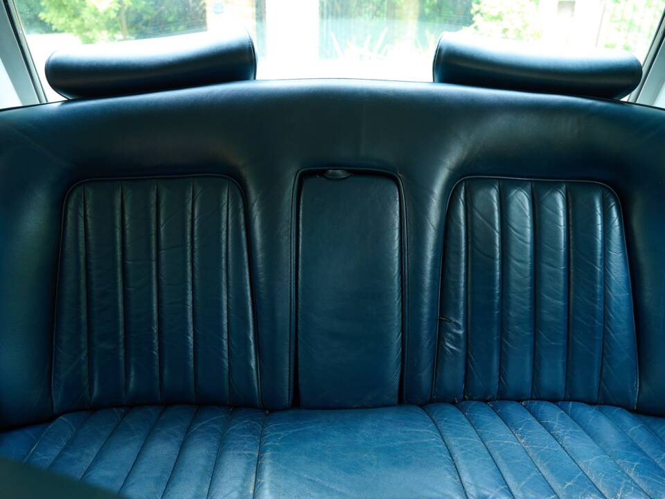 Image 25/46 of Rolls-Royce Silver Shadow I (1974)