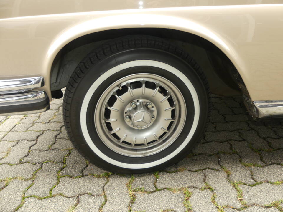 Image 45/73 de Mercedes-Benz 280 SE (1969)