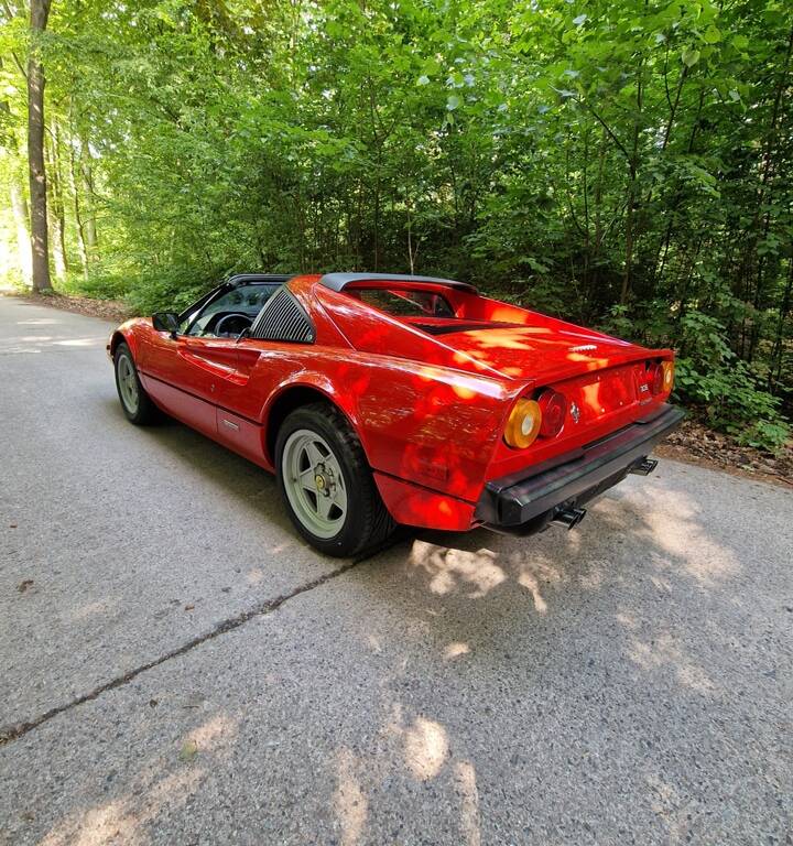 Image 7/82 of Ferrari 308 GTS Quattrovalvole (1983)