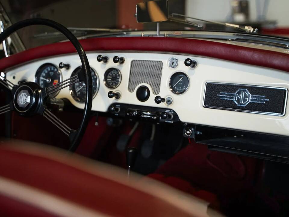 Image 8/17 of MG MGA Twin Cam (1958)