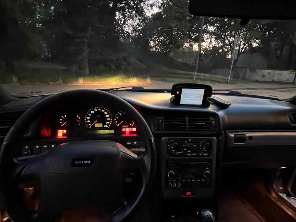 Bild 32/34 von Volvo V70 R AWD (1998)