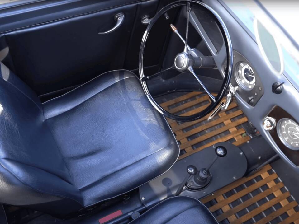 Image 8/8 of Volkswagen KdF - Kommandeurswagen (1943)
